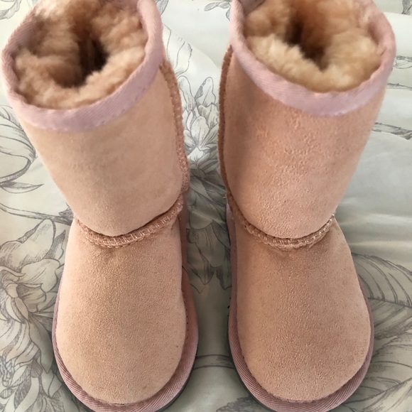 ugg kids classic ii